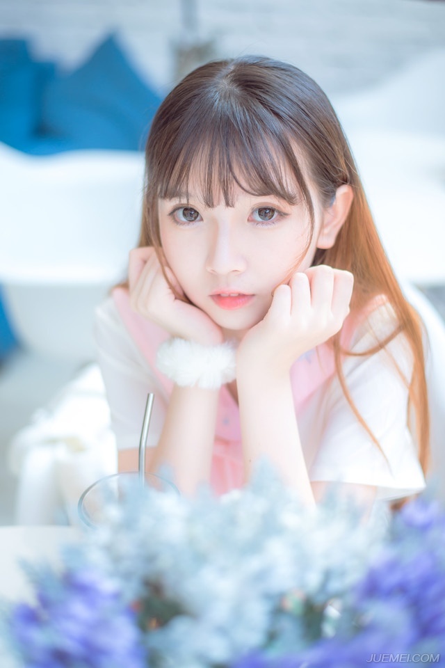 “士元性情孤傲，这等攻心之策，他使不来的！”诸葛亮摇头苦笑道：“有此人在，想要算计士元，难！”